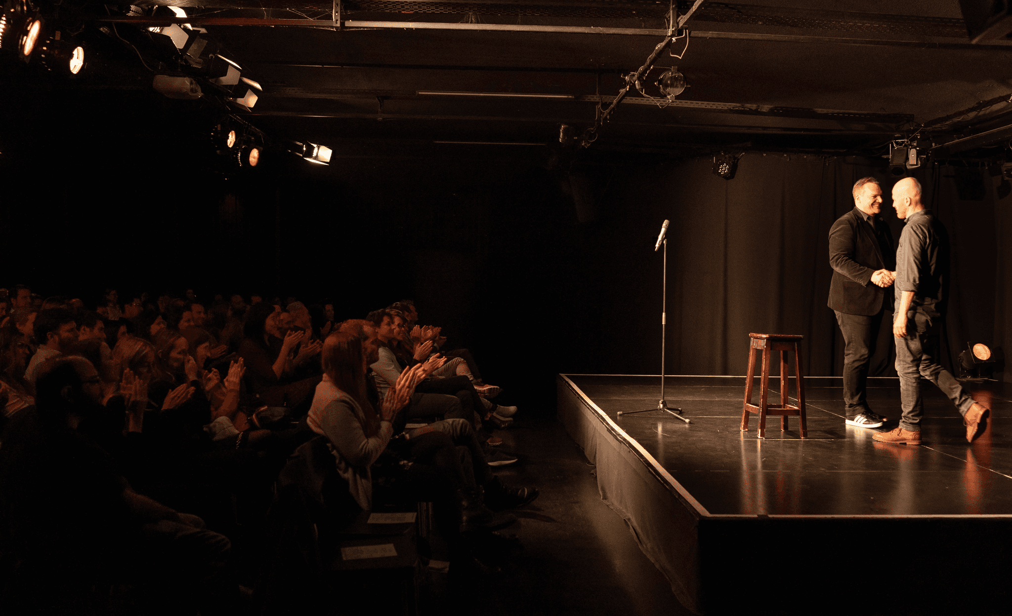Header image for the article Why Familiarity Is the Hidden Key to Presence on Stage